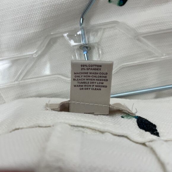 Loft Outlet White Shorts with Novelty Toucan Print Sz 6 - Picture 8 of 8